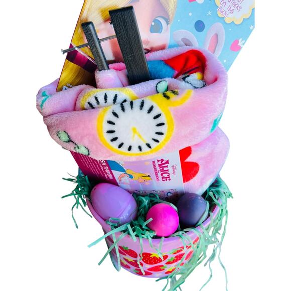 Alice in Wonderland 50 x 70 soft adorable throw with matching book and confetti - Picture 2 of 7